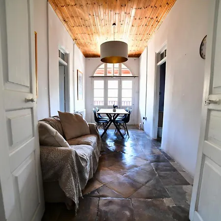 Laouri Traditional 2-bedroom In Kalopanayiotis * カロパナイオティス