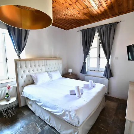 Laouri Traditional 2-bedroom In Kalopanayiotis カロパナイオティス